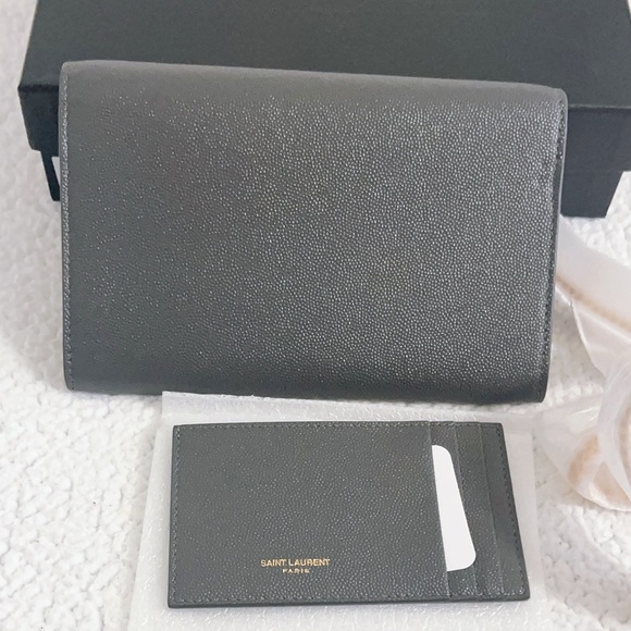 Saint Laurent Uptown Chain Wallet in Grain De Poudre Embossed Leather - Picture 4 of 16